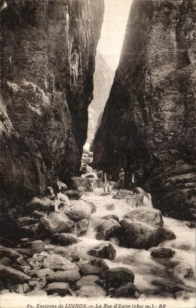 Ao redor de LUCHON — A Rue d'Enter (1801 m.) — BR - Frente