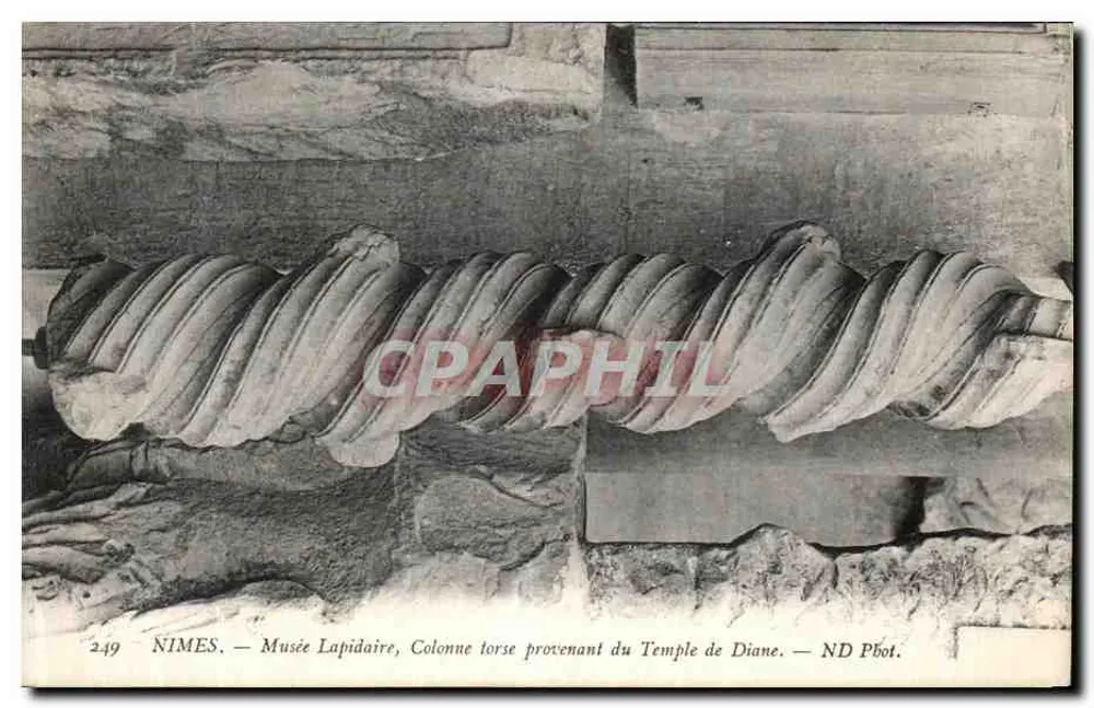 Nîmes — Lapidaire-Museum, Torsionspfeiler aus dem Tempel der Diana — ND Phot. - Vorderseite
