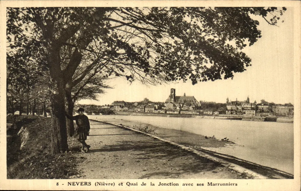 Nevers (Nièvre) — Quai de la Jonction mit seinen Kastanien — Phot. Coindre, Mâcon, n°8 - Vorderseite