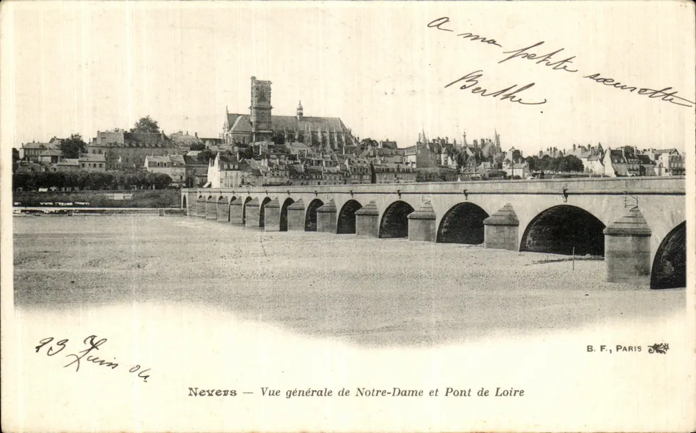 Nevers — Allgemeiner Blick auf Notre-Dame und Loirer Brücke — B.F. PARIS - Vorderseite