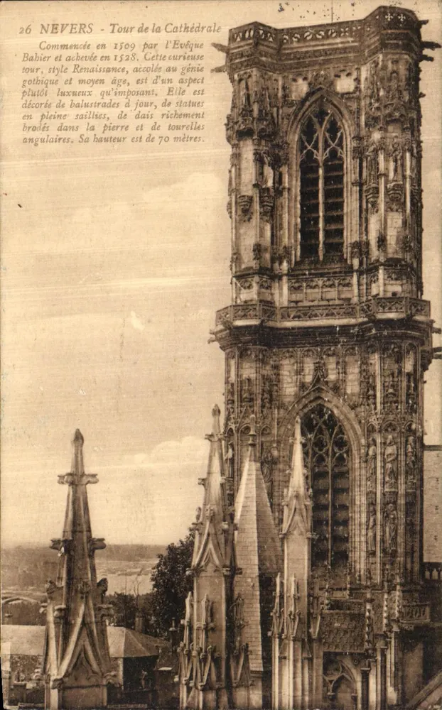 Nevers - Torre da Catedral — começada em 1509 pelo Bispo Bahier, concluída em 1528 — editor desconhecido, n° 26 - Frente