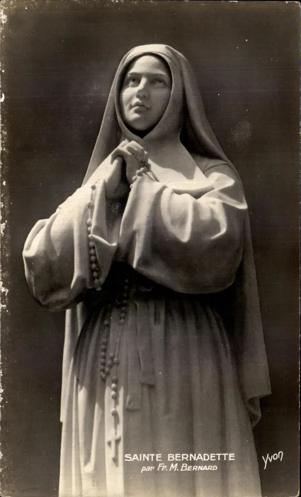 Santa Bernadette — estátua por Fr. M. Bernard — edição Yvon - Frente