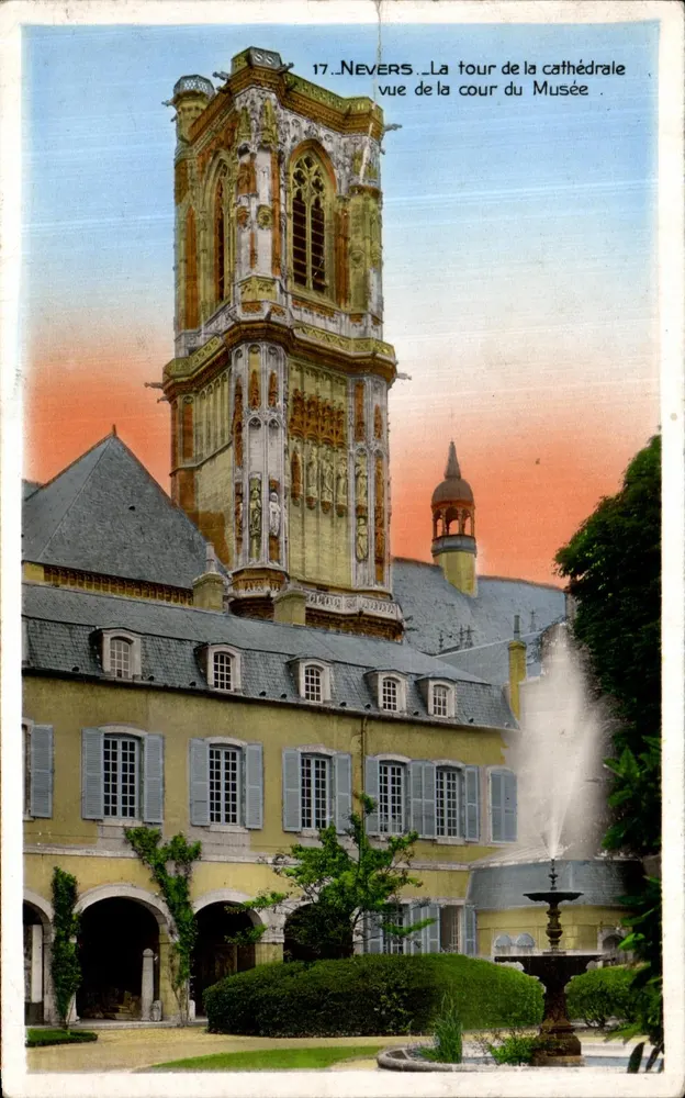 Nevers — Die Turm der Kathedrale aus dem Hof des Museums gesehen — Edition DUPERRAT Nevers - Vorderseite