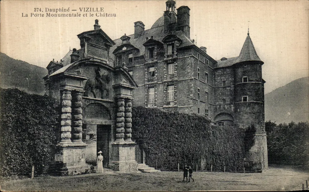 Vizille — Die monumentale Pforte und das Schloss — Gaude, photo-verlag Grenoble - Vorderseite