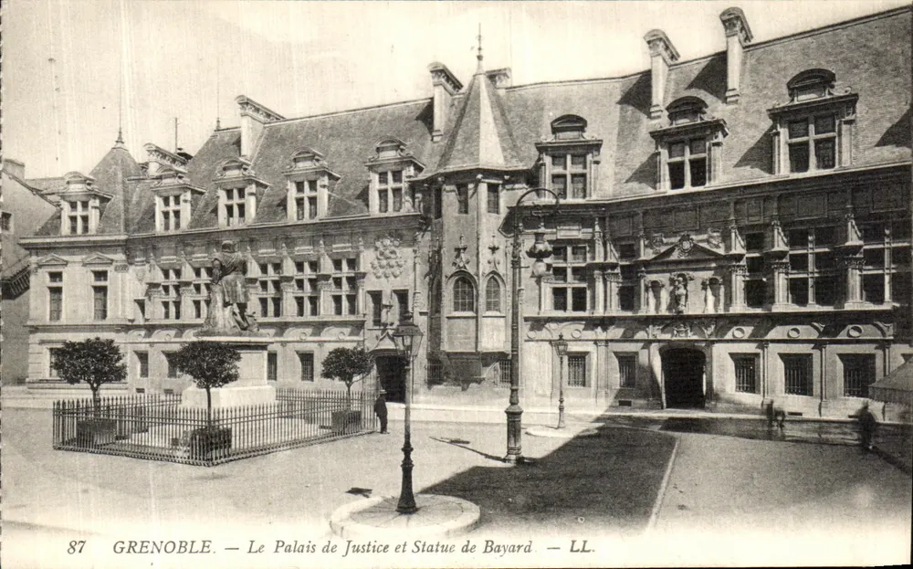 Grenoble — Das Palast der Justiz und Statue von Bayard — LL. - Vorderseite
