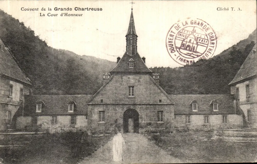 Kloster der Grande Chartreuse — Der Ehrenhof — Foto T. A. - Vorderseite