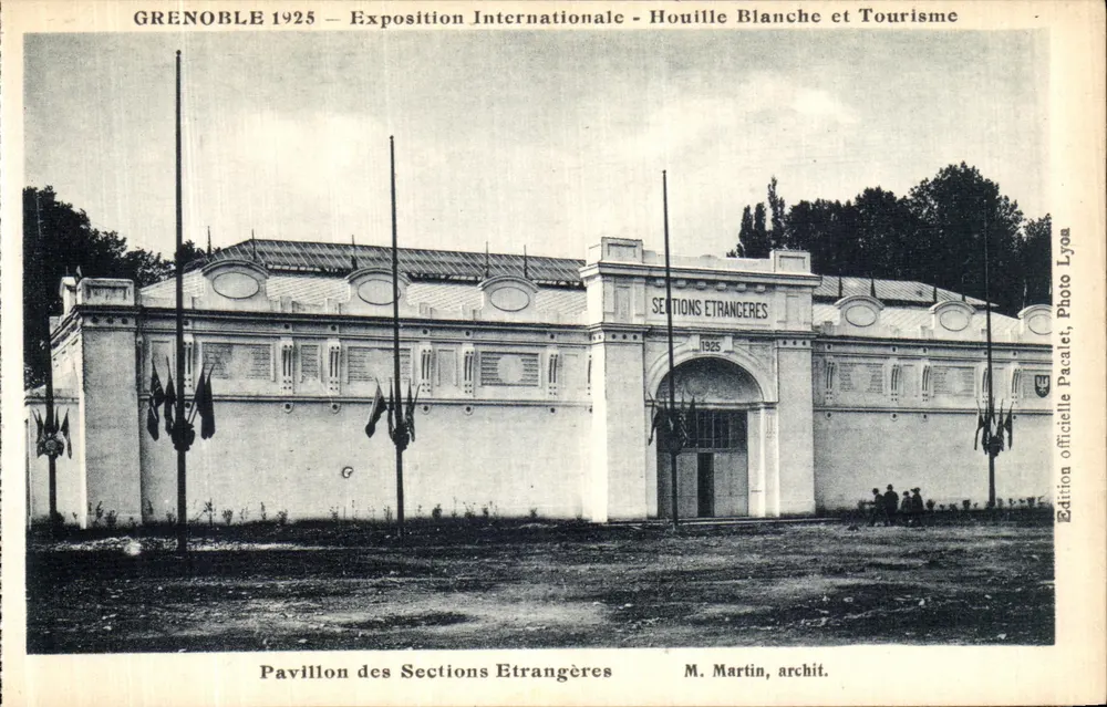 Grenoble 1925 — Internationale Ausstellung zur Weißen Kohle und Tourismus — Pavillon der fremden Sektionen — M. Martin, Architekt - Vorderseite