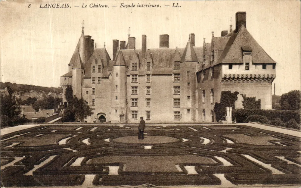 LANGEAIS — O Castelo — Fachada interna — LL. - Frente