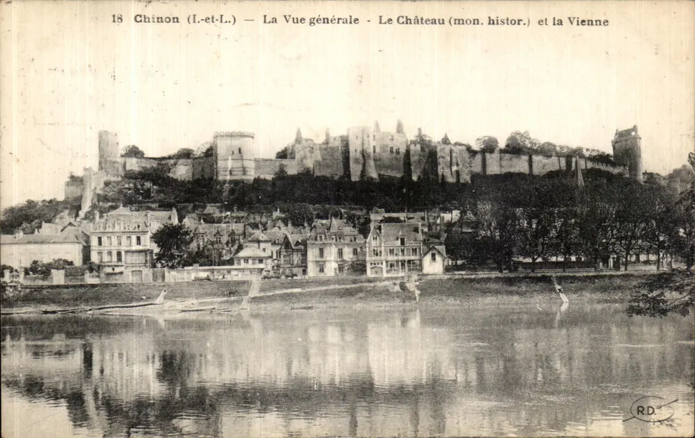 Chinon (Indre-et-Loire) — Allgemeine Ansicht — Das Schloss (historisches Denkmal) und die Vienne - Vorderseite