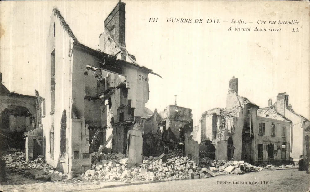 Senlis — Rua incendiada durante a Guerra de 1914 — Editor L.L. - Frente