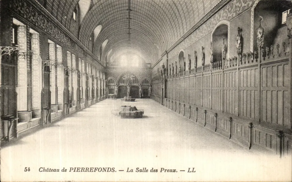 Schloss PIERREFONDS — La Salle des Preux — LL - Vorderseite