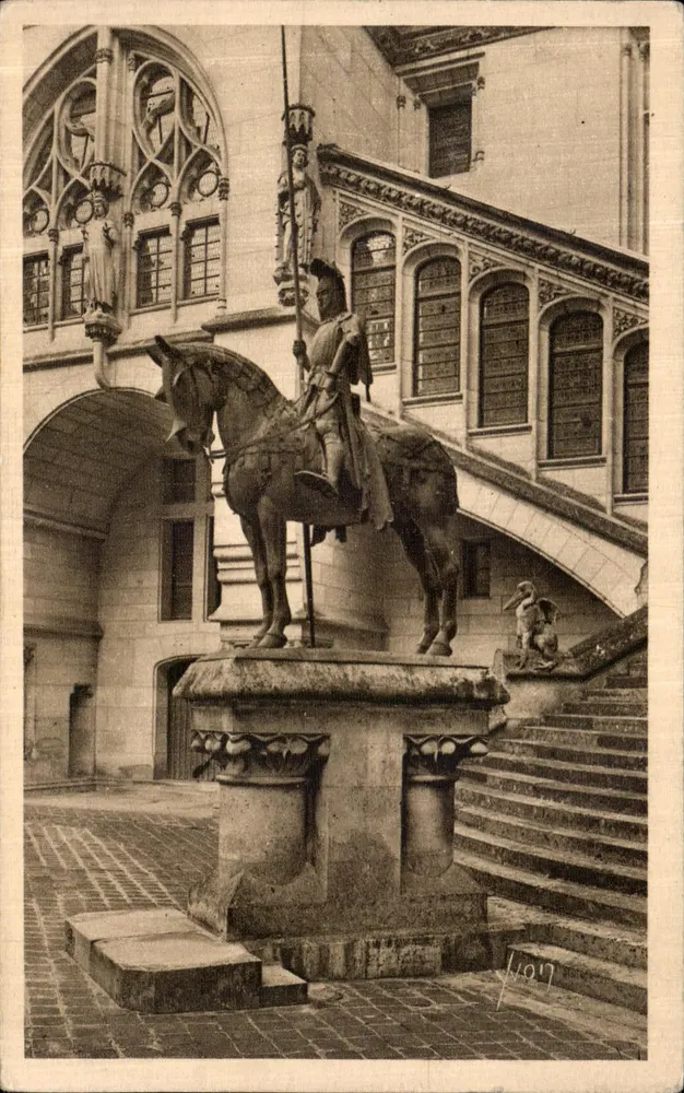 Estátua do Duque de Orleães — Castelo de Pierrefonds — Edição de Arte YVON - Frente