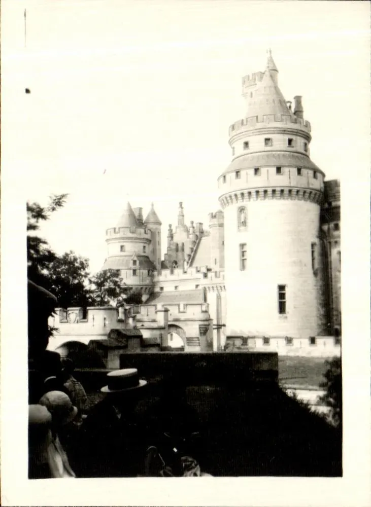 Castelo de Pierrefonds — vista panorâmica — editor desconhecido, número de série não visível - Frente