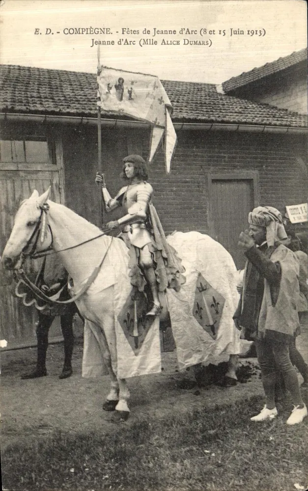Compiegne - Fêtes de Jeanne d'Arc (8 et 15 Juin 1913) — Mlle Alice Dumars en costume de Jeanne d'Arc à cheval - Vorderseite