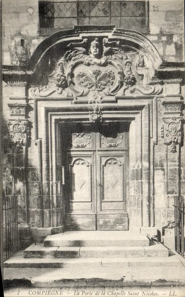 Compiègne — A Porta da Capela São Nicolau — LL. - Frente