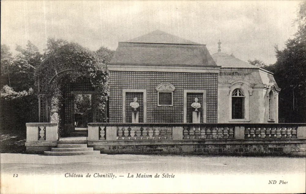 Castelo de Chantilly — A Casa de Silvie — ND Phot - Frente