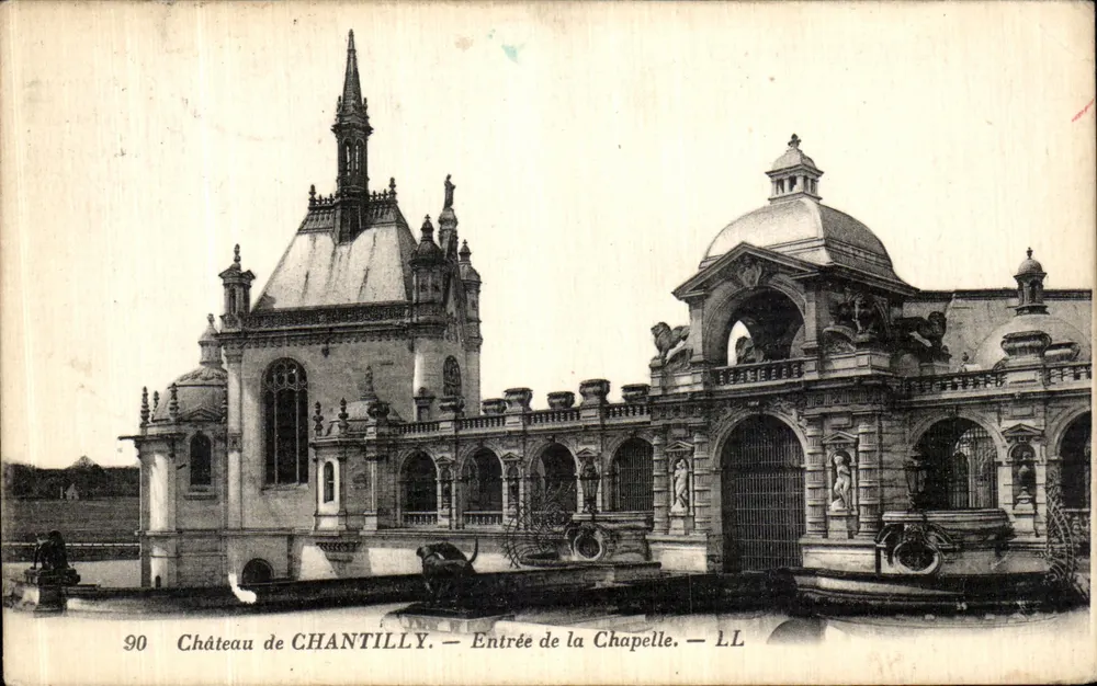 Castelo de Chantilly — Entrada da Capela — LL - Frente