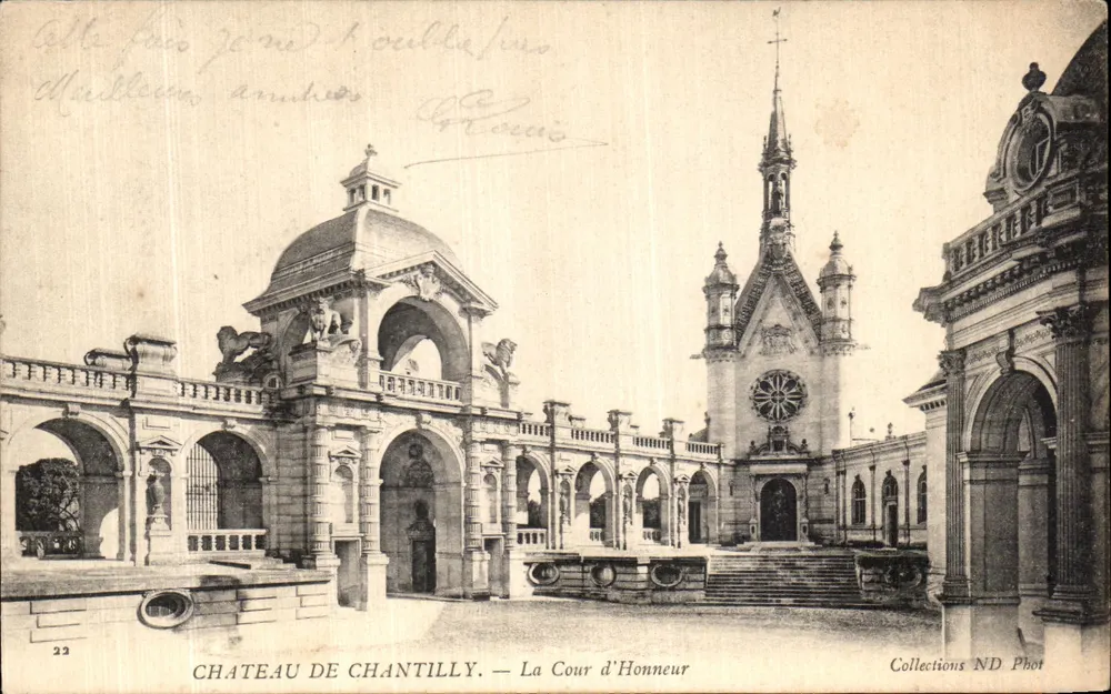 Kasteel van Chantilly — De Cour d'Honneur — Collections ND Phot - Voorkant