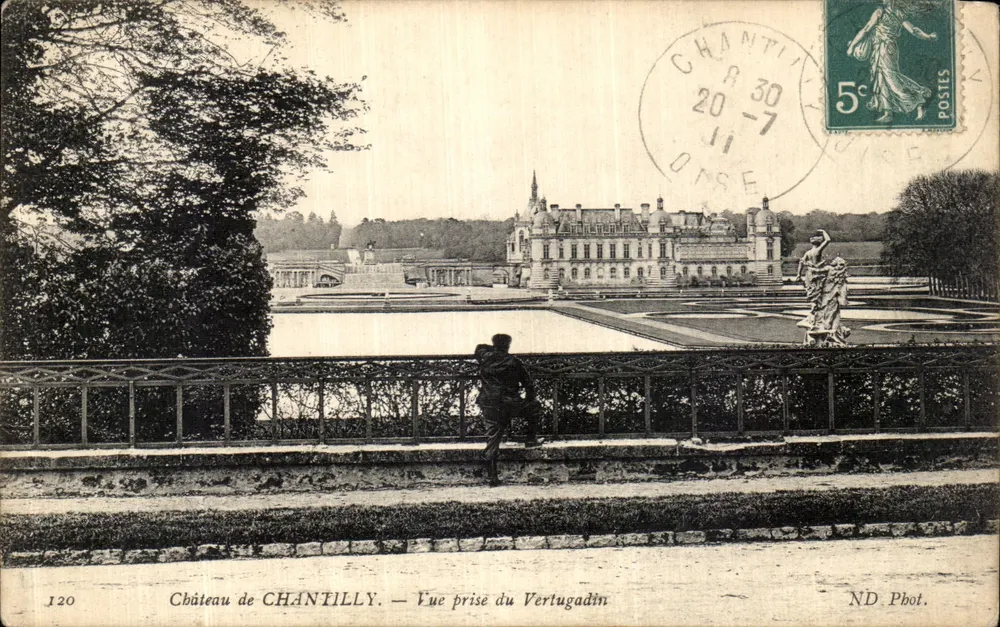 Castelo de CHANTILLY — Vista tirada do Vertugadin — ND Phot. - Frente