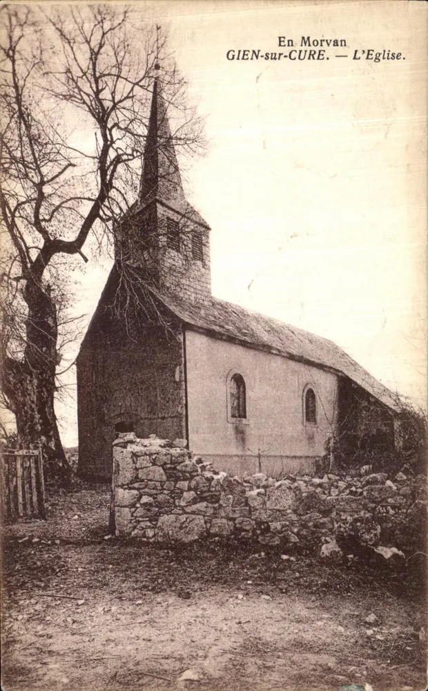 Gien-sur-Cure — A Igreja — Em Morvan - Frente