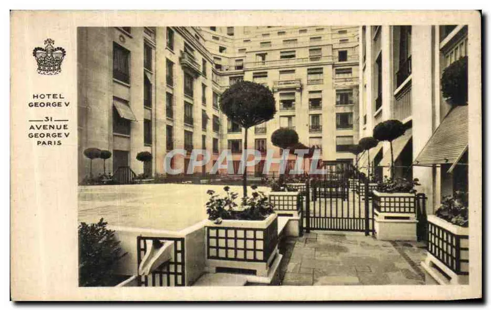 Hotel George V — Pátio interno — Editor não visível - Frente