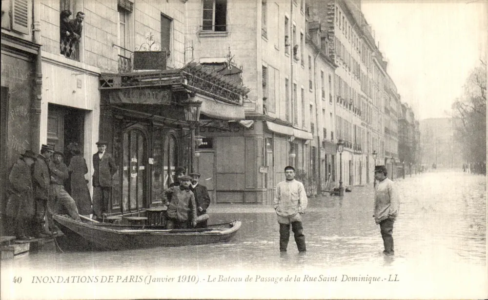 Überschwemmungen in Paris — Januar 1910 — Das Passage-Boot der Rue Saint-Dominique — LL - Vorderseite