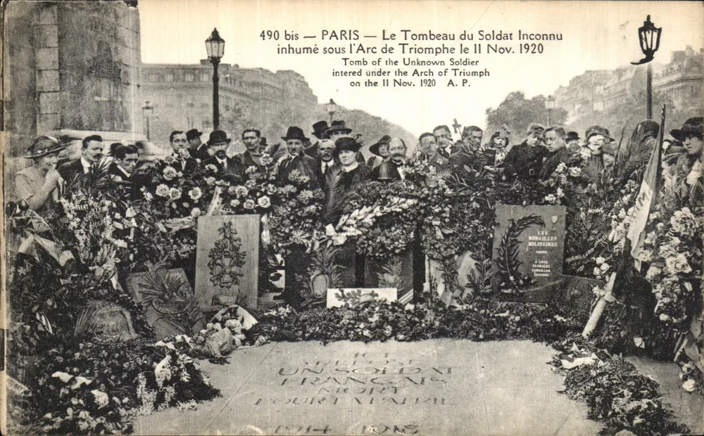 Paris — Grab des Unbekannten Soldaten — begraben unter dem Triumphbogen am 11. Nov. 1920 — Verlag A.P. - Vorderseite