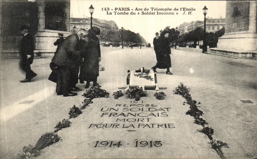 Paris - Arc de Triomphe de l'Étoile - Die Grabstätte des 'Unbekannten Soldaten' — J.H. n°143 - Vorderseite