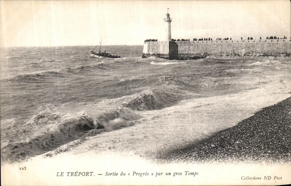 LE TRÉPORT. — Saída do « Progrès » em tempo ruim — Collections ND Phot - Frente
