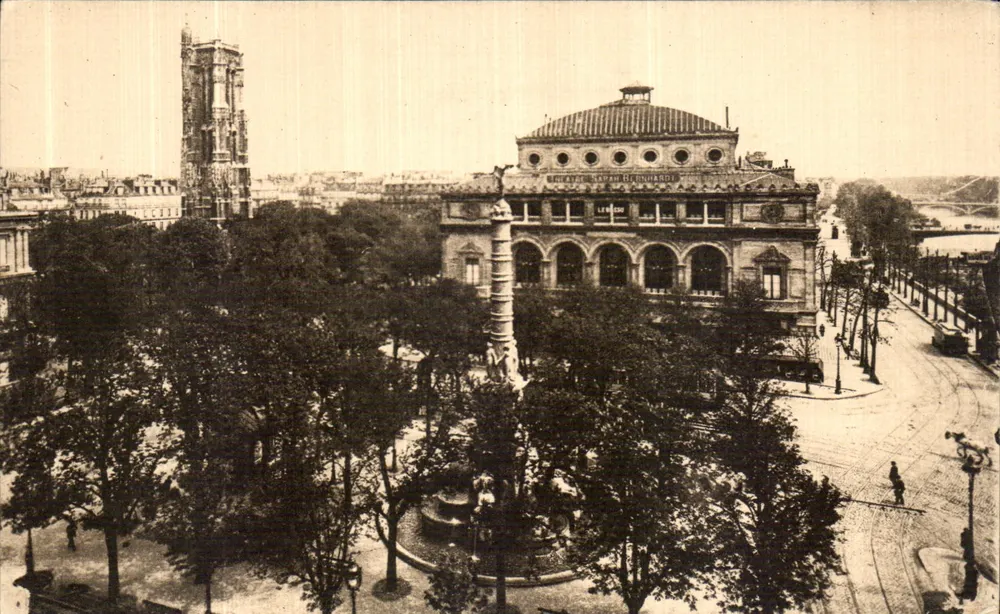 Place du Châtelet — Turm St-Jacques und Theater Sarah-Bernhardt — F. F. Paris - Vorderseite