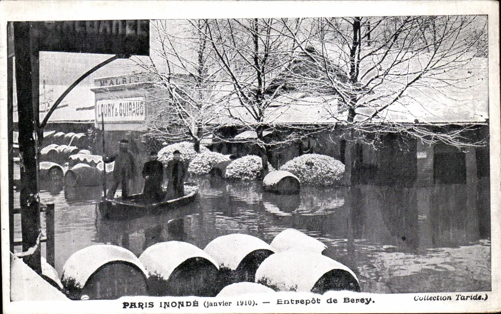 Parijs overspoeld (januari 1910) — Magazijn van Berey — Collectie Taride - Voorkant