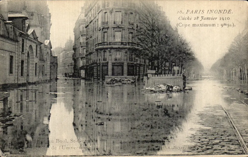 Paris überschwemmt — Rue de l'Université, rue du Boulot, St-Germain — A. Noyer, 1910 - Vorderseite