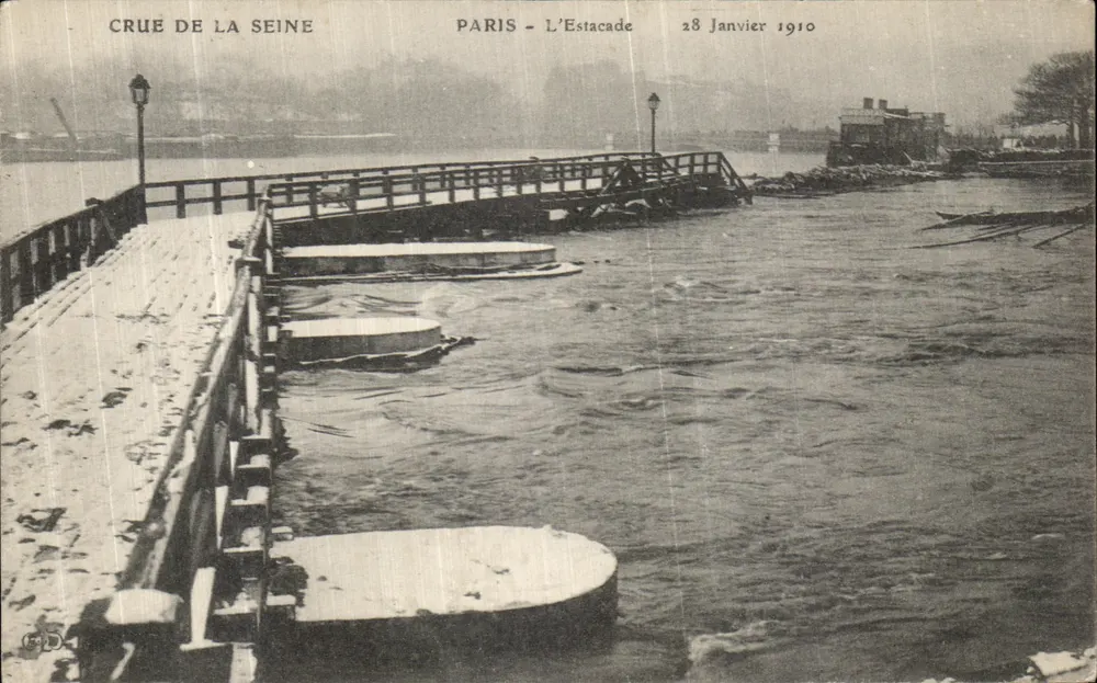 Cheia do rio Sena — Paris - A Estacada — 28 de janeiro de 1910 - Frente