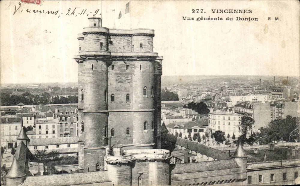 Vincennes — Vista geral do Donjon — E.M. n°277 - Frente