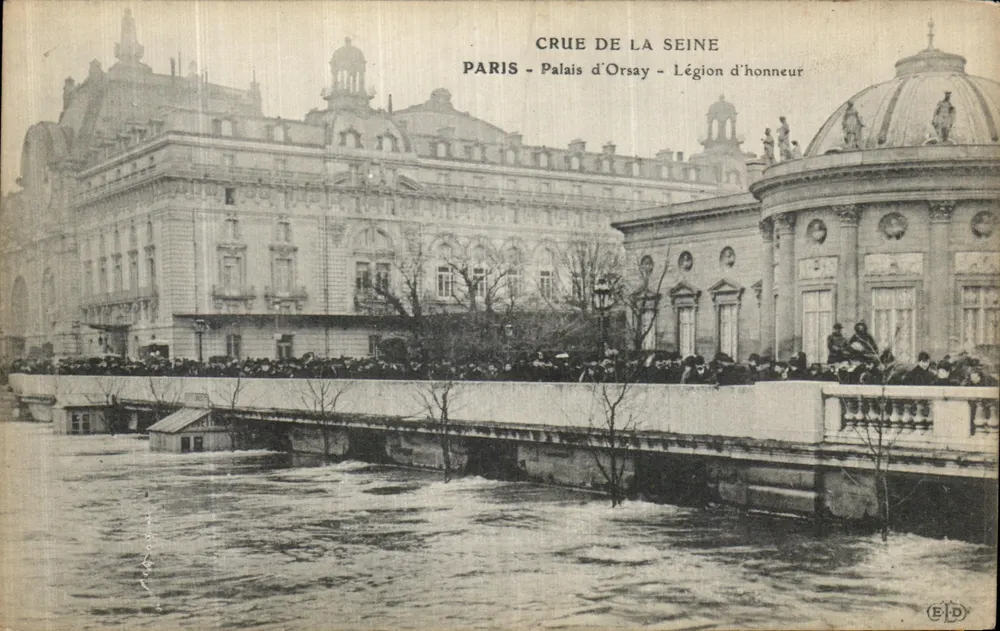 Paris - Hochwasser der Seine - Palais d'Orsay - Ehrenlegion - Vorderseite