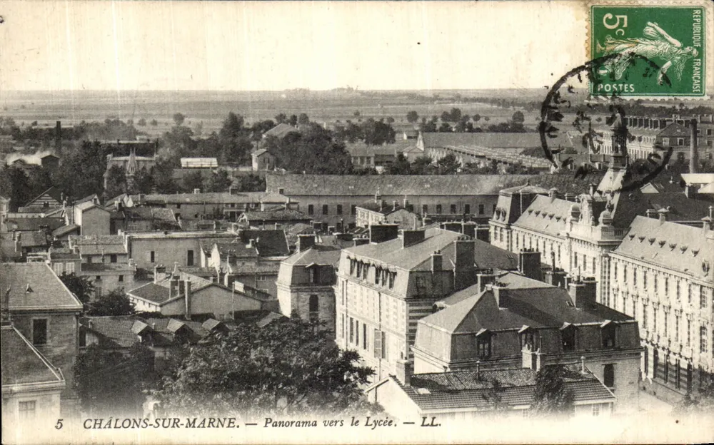 Châlons-sur-Marne — Panorama em direção ao Liceu — LL. - Frente
