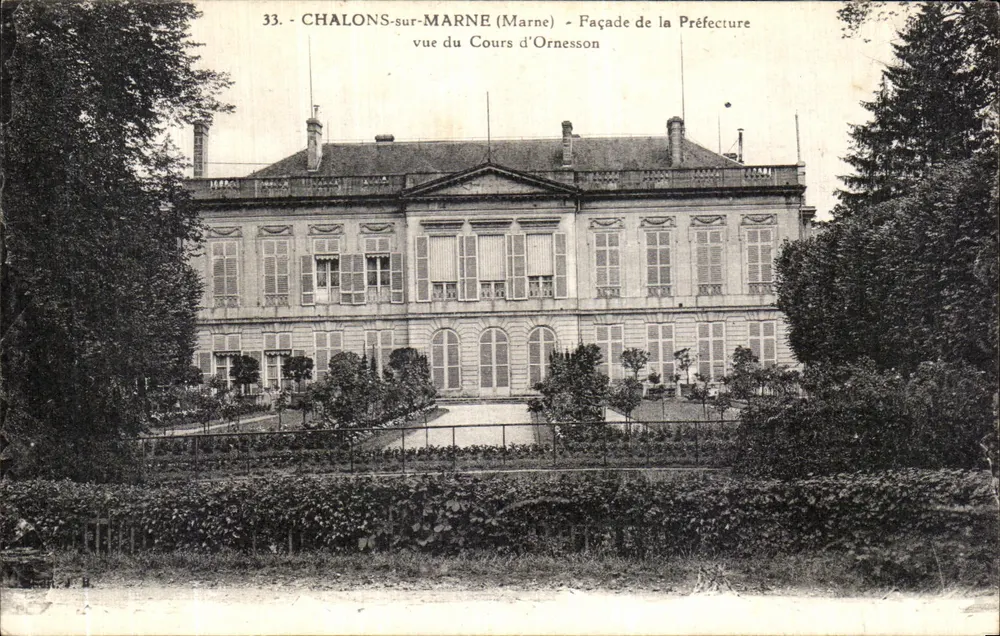 Chalons-sur-Marne — Fassade des Präfektur aus Sicht des Cours d'Ornesson — Verlag Bourgogne Frères, Nr. 33 - Vorderseite