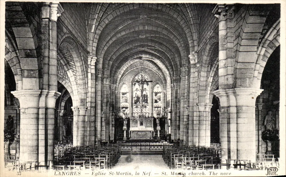 Langres — Igreja de São Martinho, a Nave — Jhot. - Frente