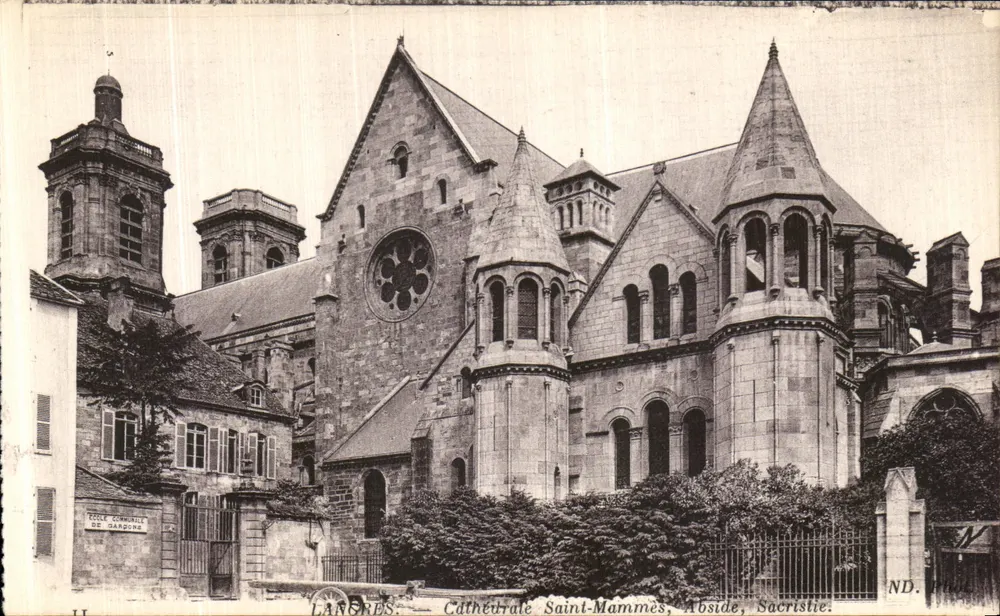 Lanfres - Kathedrale Saint-Mammès, Apse, Sakristei — ND. - Vorderseite