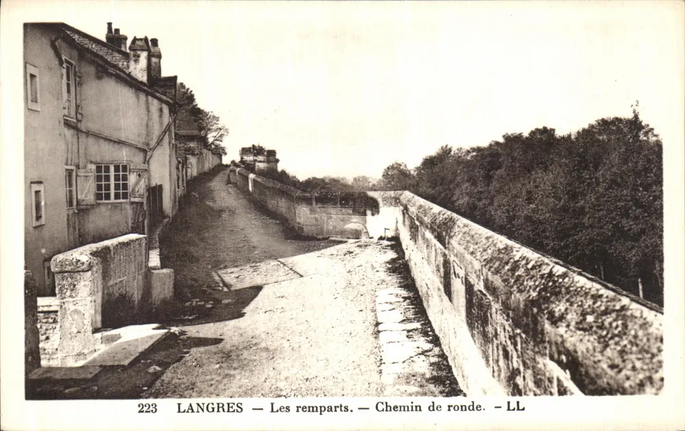 Langres — Die Mauern — Gehweg — LL - Vorderseite