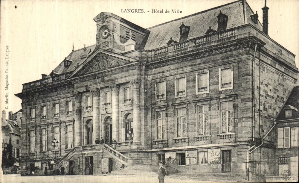 Langres - Hotel de Ville — C. Martin, Magasins Réunis, Langres - Frente
