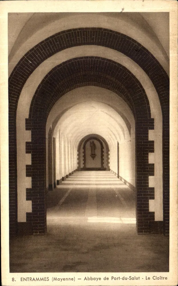 Entrammes (Mayenne) — Abadia de Port-du-Salut - O Claustro - Frente