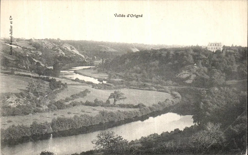 Vale de Origné — vista panorâmica com um castelo em uma colina — Choté Hamel-Vallier e Cie - Frente