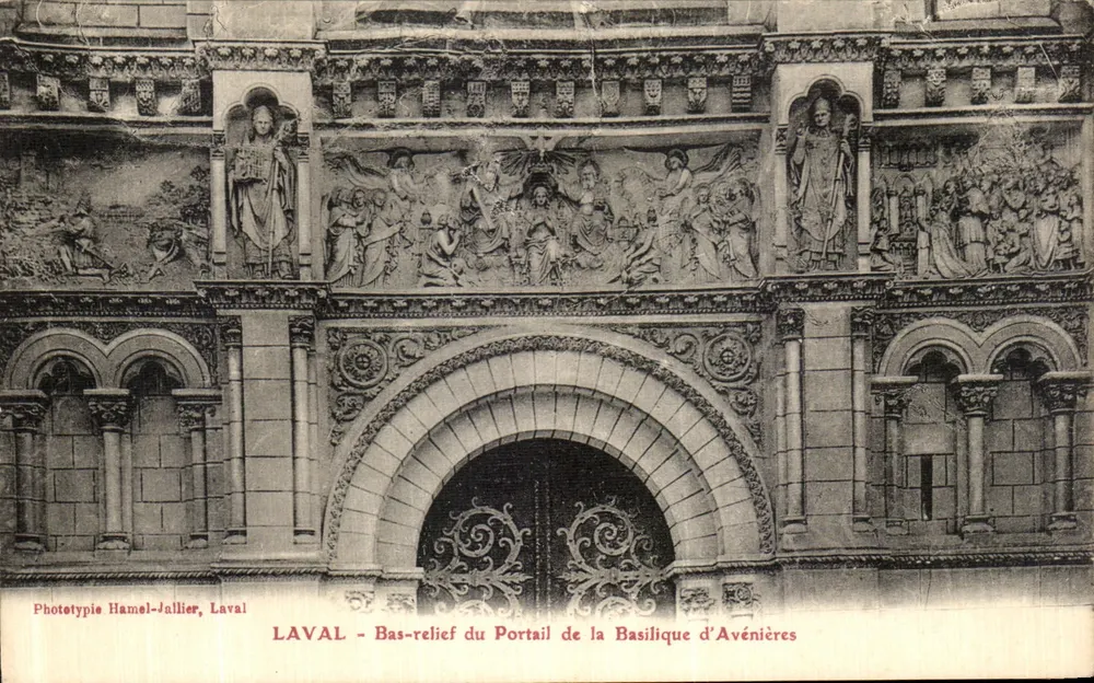 LAVAL - Relief am Portal der Basilika von Avénières — Phototypie Hamel-Jallier, Laval - Vorderseite
