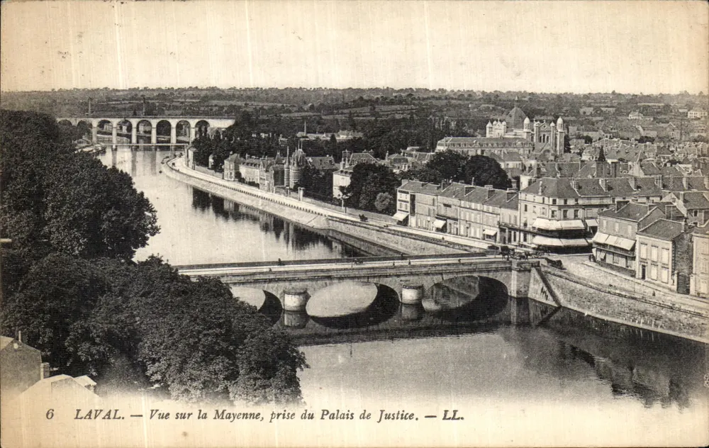 Laval — Blick über die Mayenne, vom Palais de Justice aus — LL. - Vorderseite