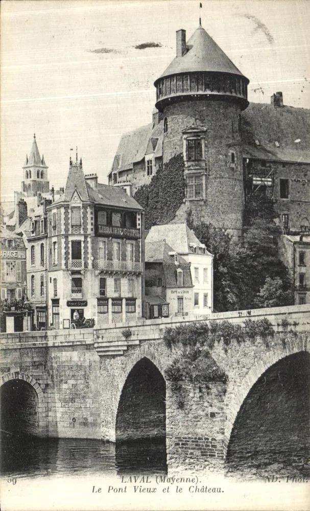 Laval (Mayenne) — Der alte Brücke und das Schloss — ND. Foto. - Vorderseite