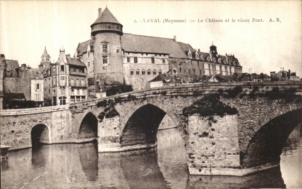 Laval (Mayenne) — Schloss und alter Brücke. A. B. - Vorderseite