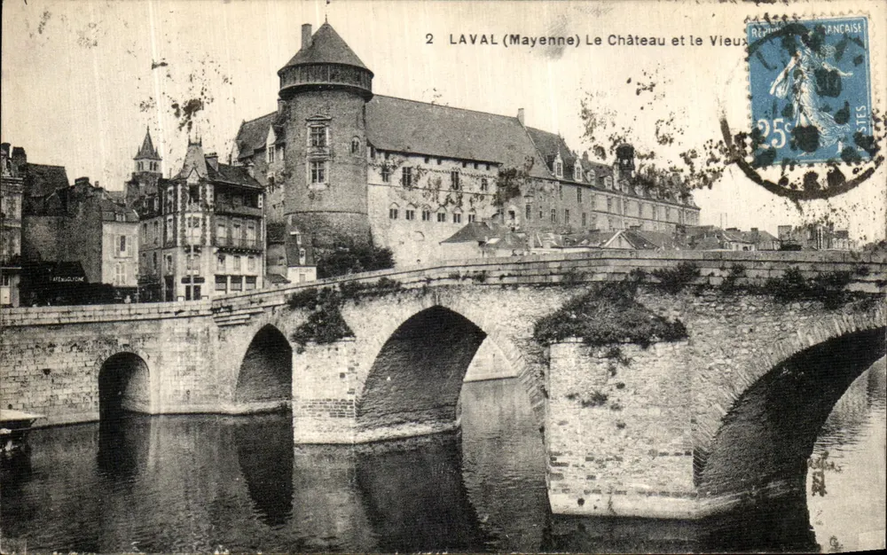 La Vallée (Mayenne) — Schloss und alter Brücke — unbekannter Verlag, Seriennummer 2 - Vorderseite
