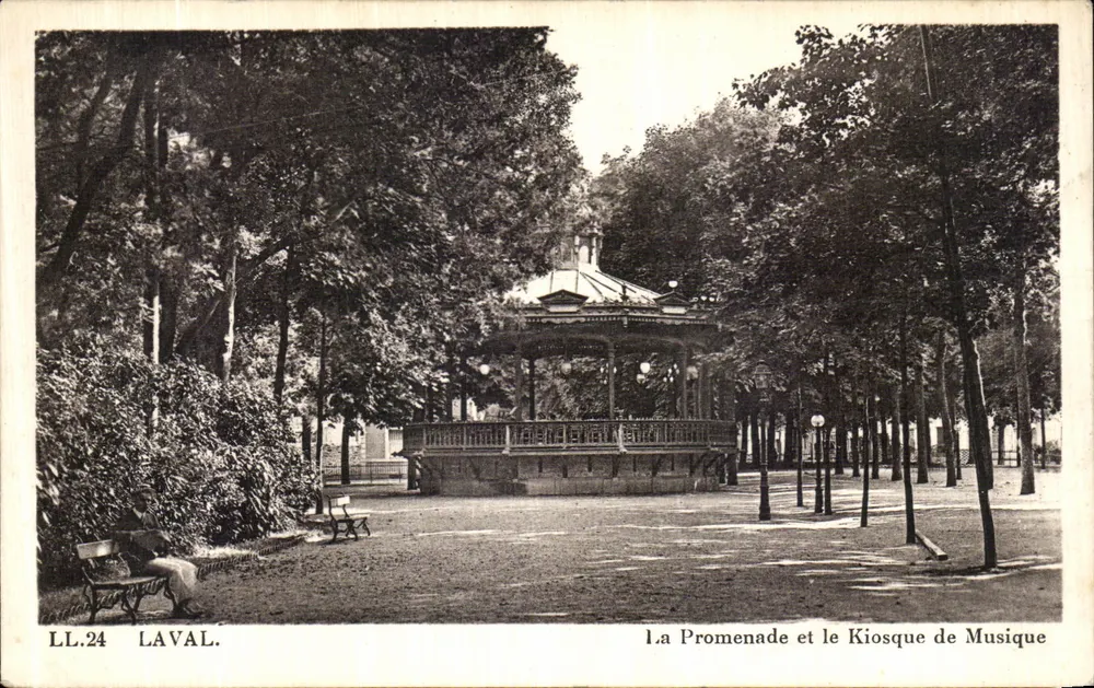 Die Promenade und das Musikpavillon — Laval - Vorderseite