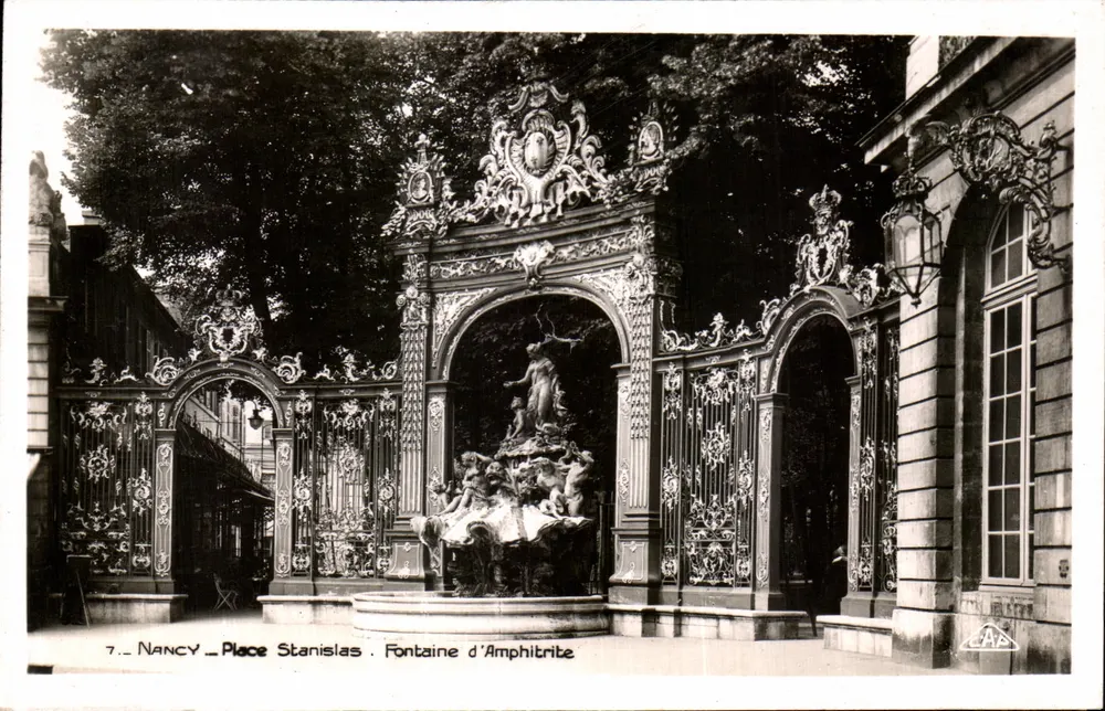 Nancy - Praça Stanislas - Fonte de Amphitrite - Frente
